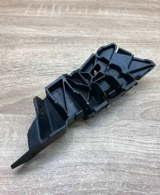 Seat Leon (1P) Front bumper mounting bracket 1P0807183 LeftSide