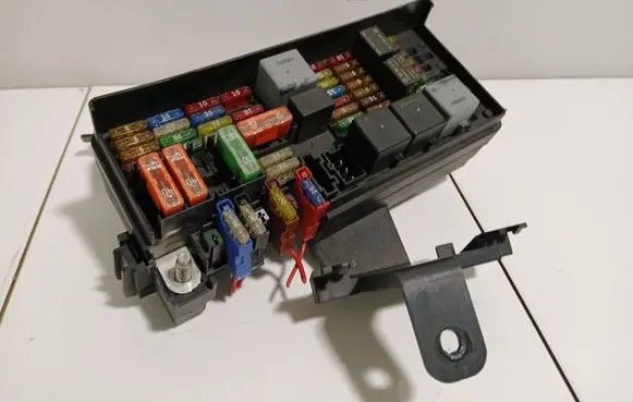 Mercedes-Benz R W251 Fuse module A1645400272 5072426 2505805