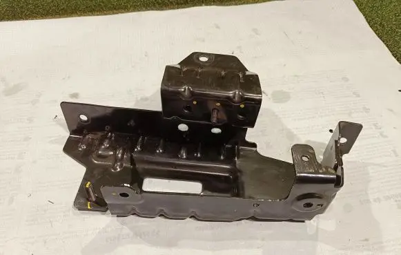 Land Rover Defender Other engine bay part L8B2104B37AE