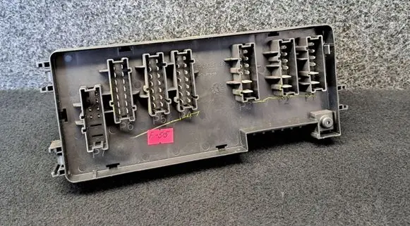 Mercedes-Benz ML W164 Fuse module A1645402372