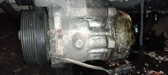 Volkswagen Golf IV Air conditioning (A/C) compressor (pump) 1J0820803F