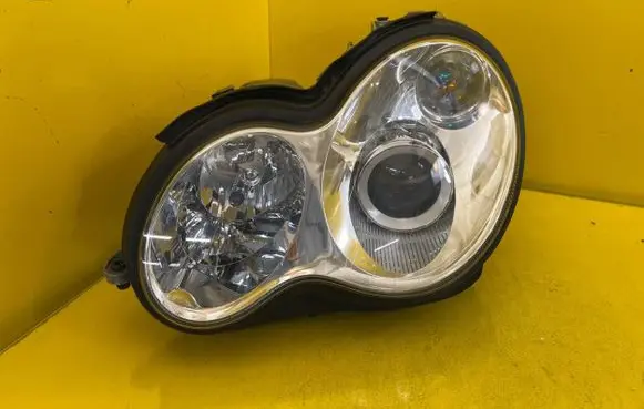Mercedes-Benz C W203 Headlight/headlamp A2038203761