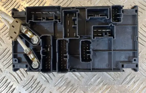 Subaru Forester SH Fuse module 82241SC020 808087