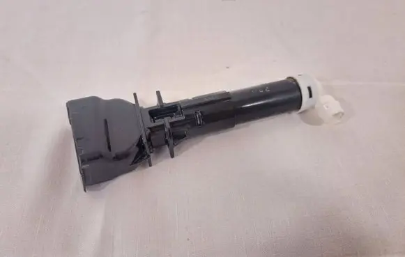 Nissan Leaf I (ZE0) Headlight washer spray nozzle 23372