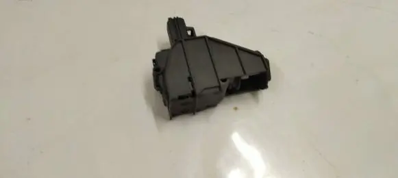 Fuel tank cap lock