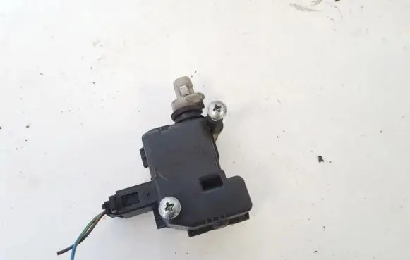 Skoda Octavia Mk2 (1Z) Central locking motor 1z0810773 1m0959731A