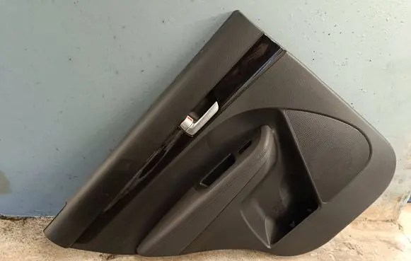 KIA Sorento Rear door card panel trim
