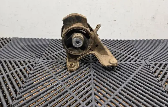 Engine mount bracket
