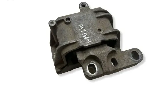 Volkswagen PASSAT B6 Engine mount bracket 1K0199262M