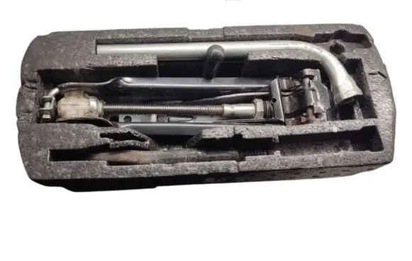 Volkswagen Golf V Tool set 1J0012115AE 4D0012219A 1T0805615A