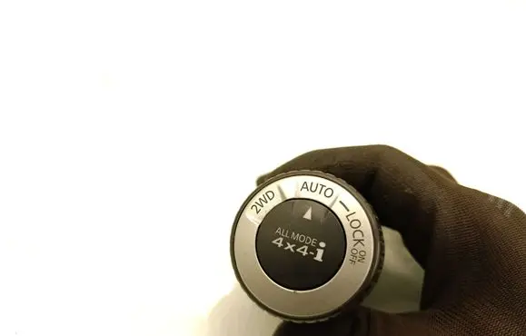 Nissan X-Trail T31 Differential lock switch 7704B