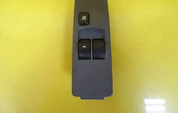 Mitsubishi Colt Electric window control switch MR587959