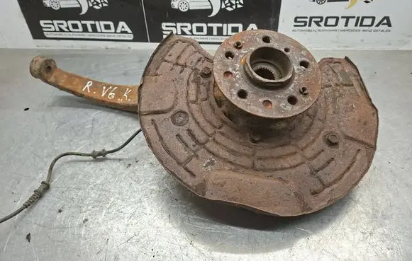 Mercedes-Benz R W251 Front wheel hub 