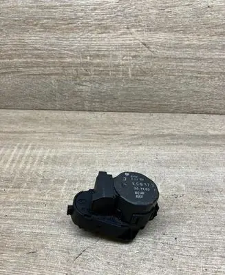 BMW X3 E83 Air flap motor/actuator 6934824 B5037