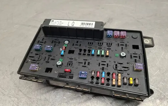 Opel Astra H Fuse module 13268306
