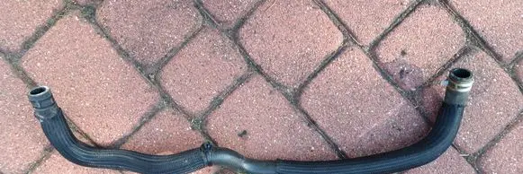 Engine coolant pipe/hose