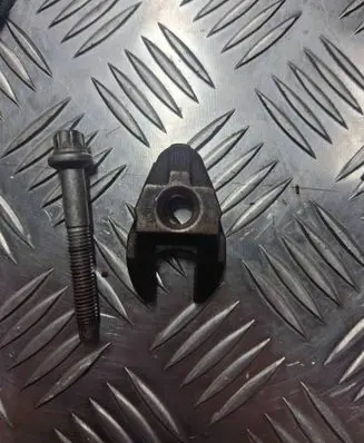 Citroen C4 Cactus Fuel Injector clamp holder 