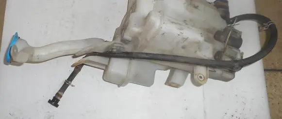 Suzuki Grand Vitara II Windshield washer fluid reservoir/tank HLC32004