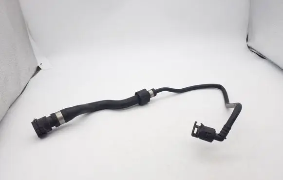 Engine coolant pipe/hose