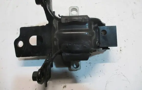 Volkswagen Transporter - Caravelle T1 Engine mount vacuum valve 6R0199555F
