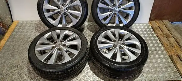 Toyota Auris E180 R17 alloy rim 