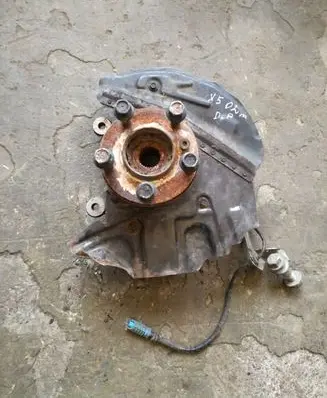 BMW X5 E53 Front wheel hub