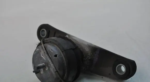 Volvo V40 Engine mount bracket 31359635