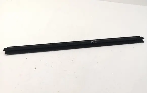 Nissan Qashqai Rubber seal rear door window/glass 