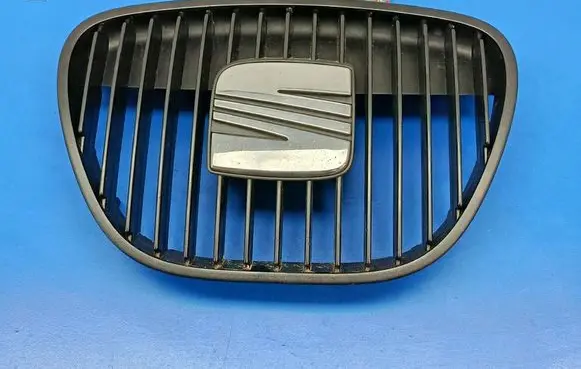 Seat Ibiza III (6L) Front grill 6L0853654