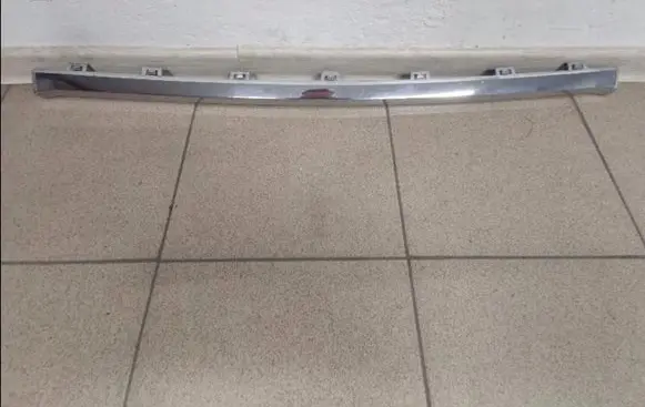 Volvo XC60 Front bumper splitter molding 32227904