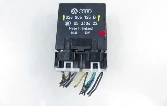 Skoda Felicia II Glow plug pre-heat relay 028906125B