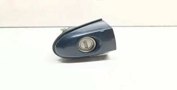 Hyundai Santa Fe Front door lock (next to the handle) 