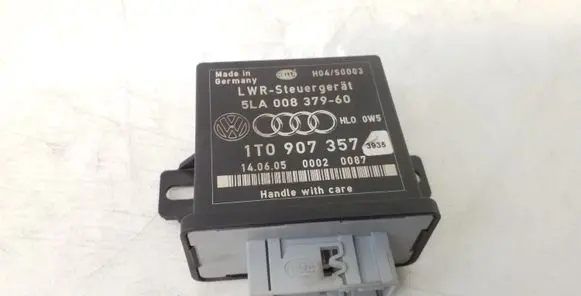 Volkswagen Jetta V Light module LCM 1T0907357 5LA00837960
