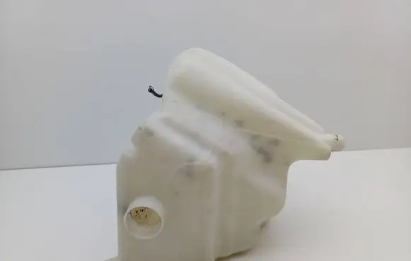 Mazda Xedos 6 Windshield washer fluid reservoir/tank 