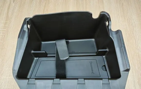 BMW 4 G22 G23 G24 G26 Fuel tank cap trim 9893879