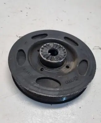 Volkswagen PASSAT CC Crankshaft pulley 06H105243G