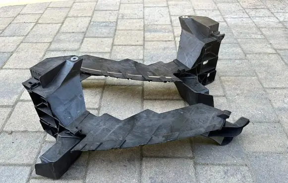 Audi Q7 4M Headlight/headlamp mounting bracket 4M0805607