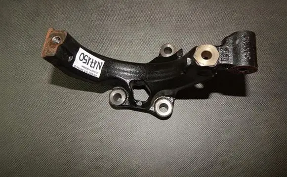 Volkswagen Golf VII Engine mounting bracket 04L125
