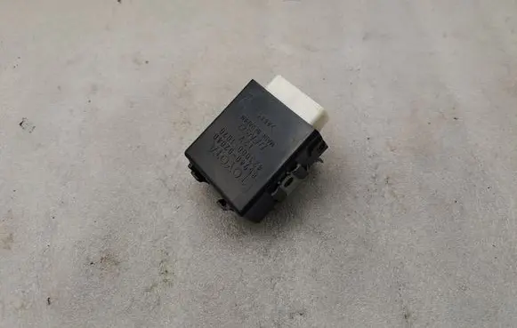 Toyota Auris 150 Window wiper relay 4230001070 8594002040