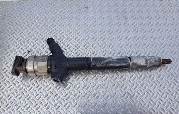 Toyota Auris 150 Fuel injector 236700R180