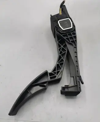Mercedes-Benz ML W164 Accelerator throttle pedal A1643000104