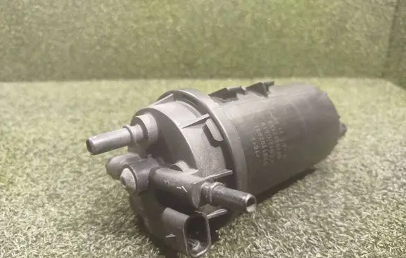 Opel Movano B Fuel filter housing 8201102931 FC612C519 6610422720