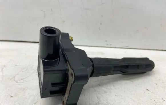 Mercedes-Benz E W124 High voltage ignition coil A0001587503 0001587503 BOSCH