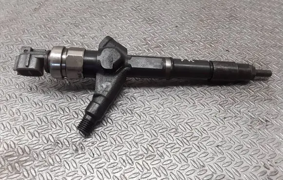 Nissan X-Trail T30 Fuel injector AW400AW4 12D06860