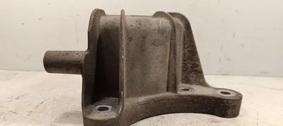 Opel Insignia B Gearbox mounting bracket 84154411