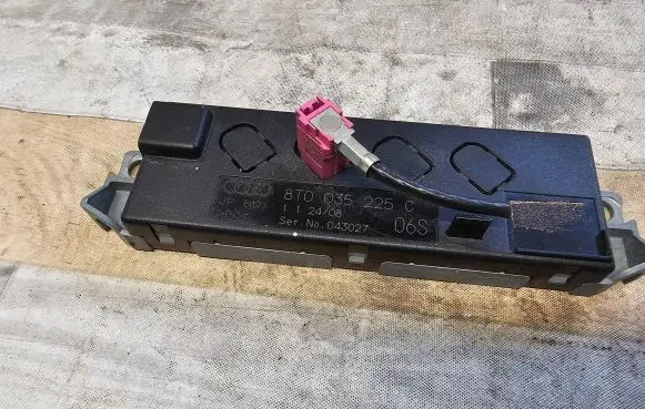 Audi A5 8T 8F Antenna control unit 8T0035225C 043027