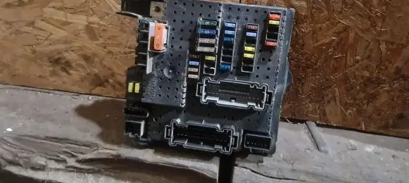 Volvo S60 Fuse module 30728512
