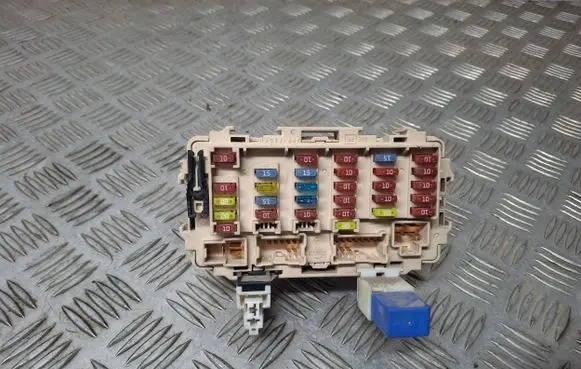 Nissan X-Trail T30 Fuse module AD180