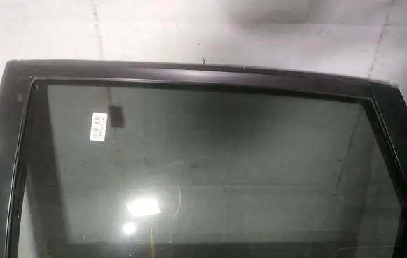 Rear door window glass