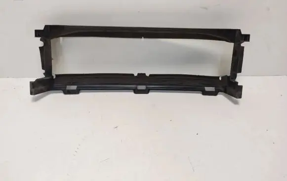 Volvo XC90 Intercooler air channel guide 31383717 M0N7A